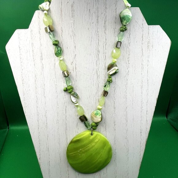 Green Beaded Necklace Chunky Pendant Boho Adjustable Spring Summer Statement - Picture 1 of 12